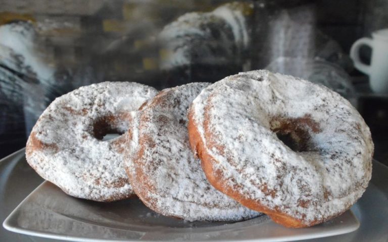 Pyszne pączki angielski w Gliwiach - cukiernia Saba Gliwice